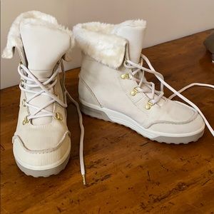 DC snow boots